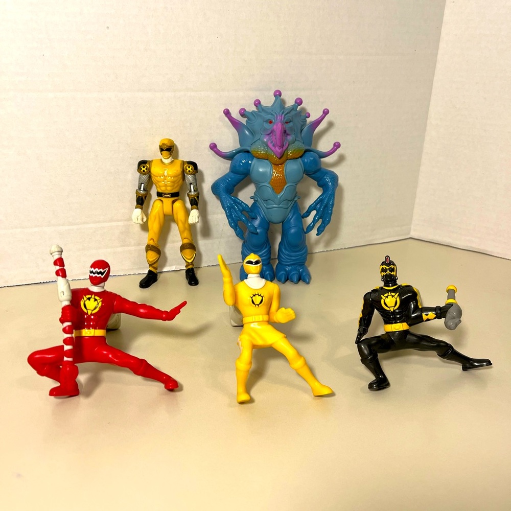 Lot of VNTG & Rare Power Rangers Action Figures